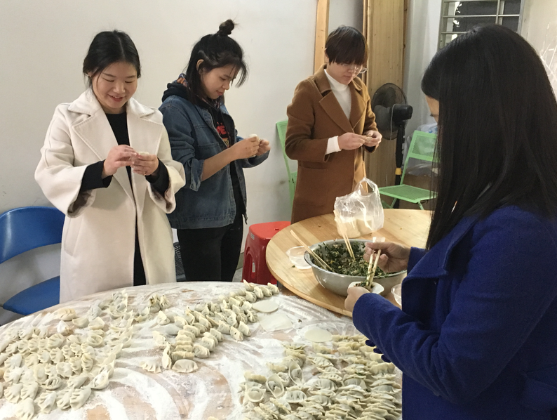 冬至包饺子 温情暖寒冬-经过食品金属检测机，更放心